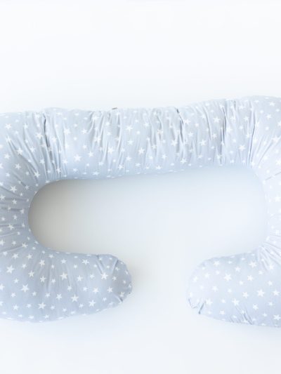 Cojín Maternal Gris y Estrellas Blancas